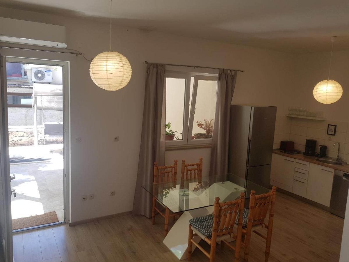 Antonija I Mateo, In The Center Of Apartament
