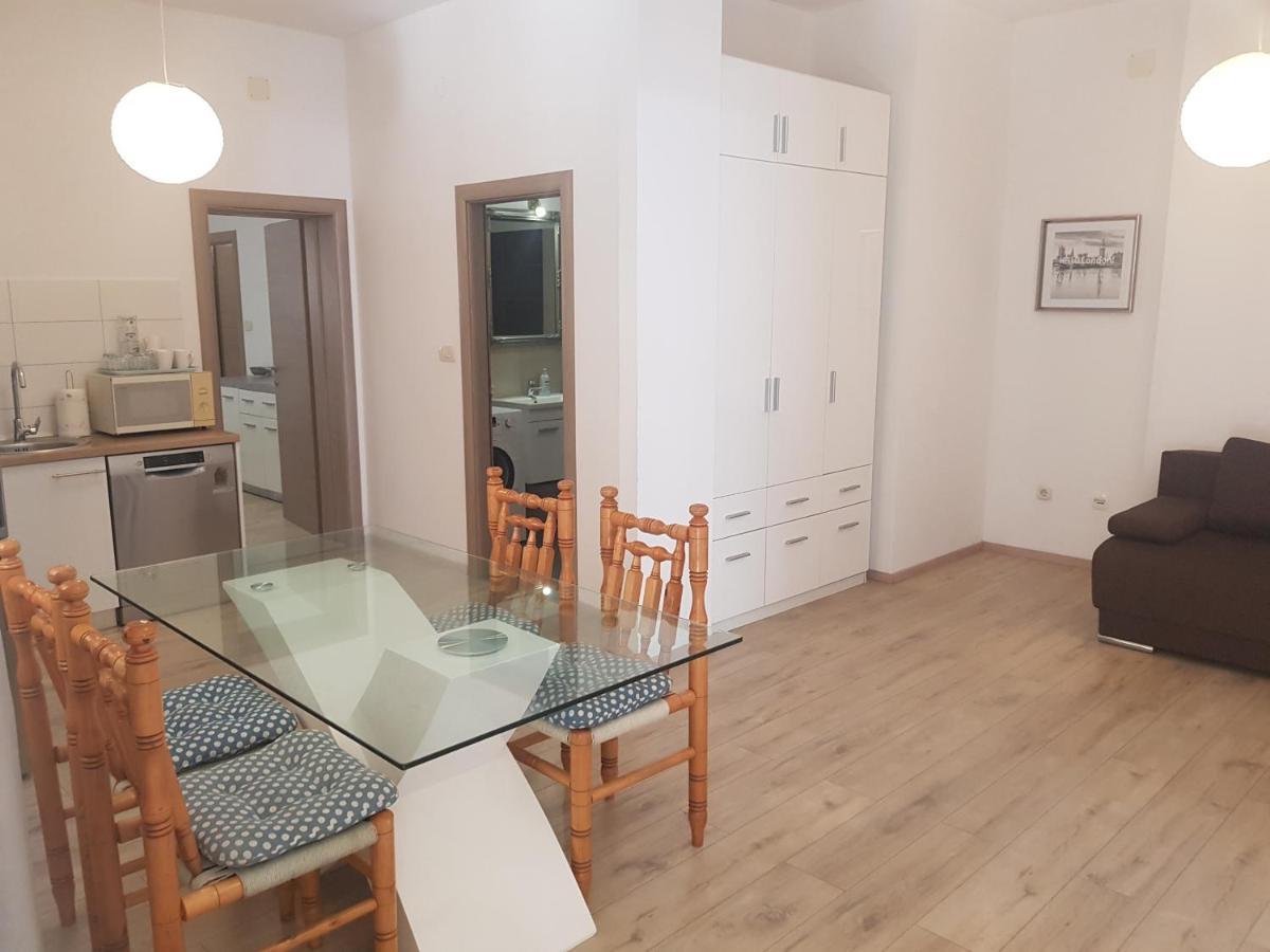 Antonija I Mateo, In The Center Of Apartament Split