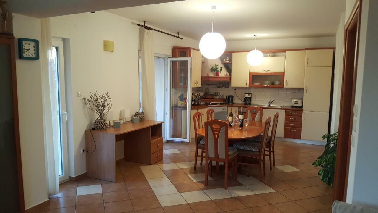 Antonija I Mateo, In The Center Of Apartament