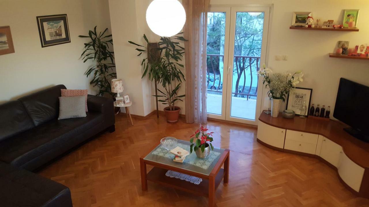 Antonija I Mateo, In The Center Of Apartament