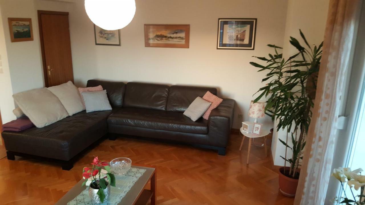 Antonija I Mateo, In The Center Of Apartament